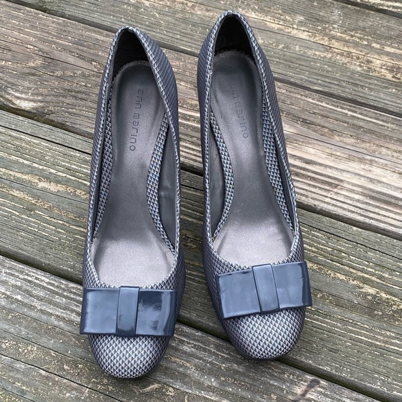 Ann Marino silver gray pumps sz 10 block heel fabric upper with bow - Picture 3 of 16